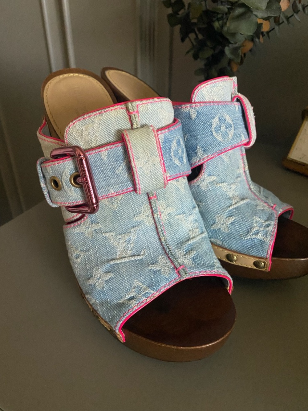 Louis Vuitton Rosa peep toe Denim Mule/Clogs - Picture 2 of 11